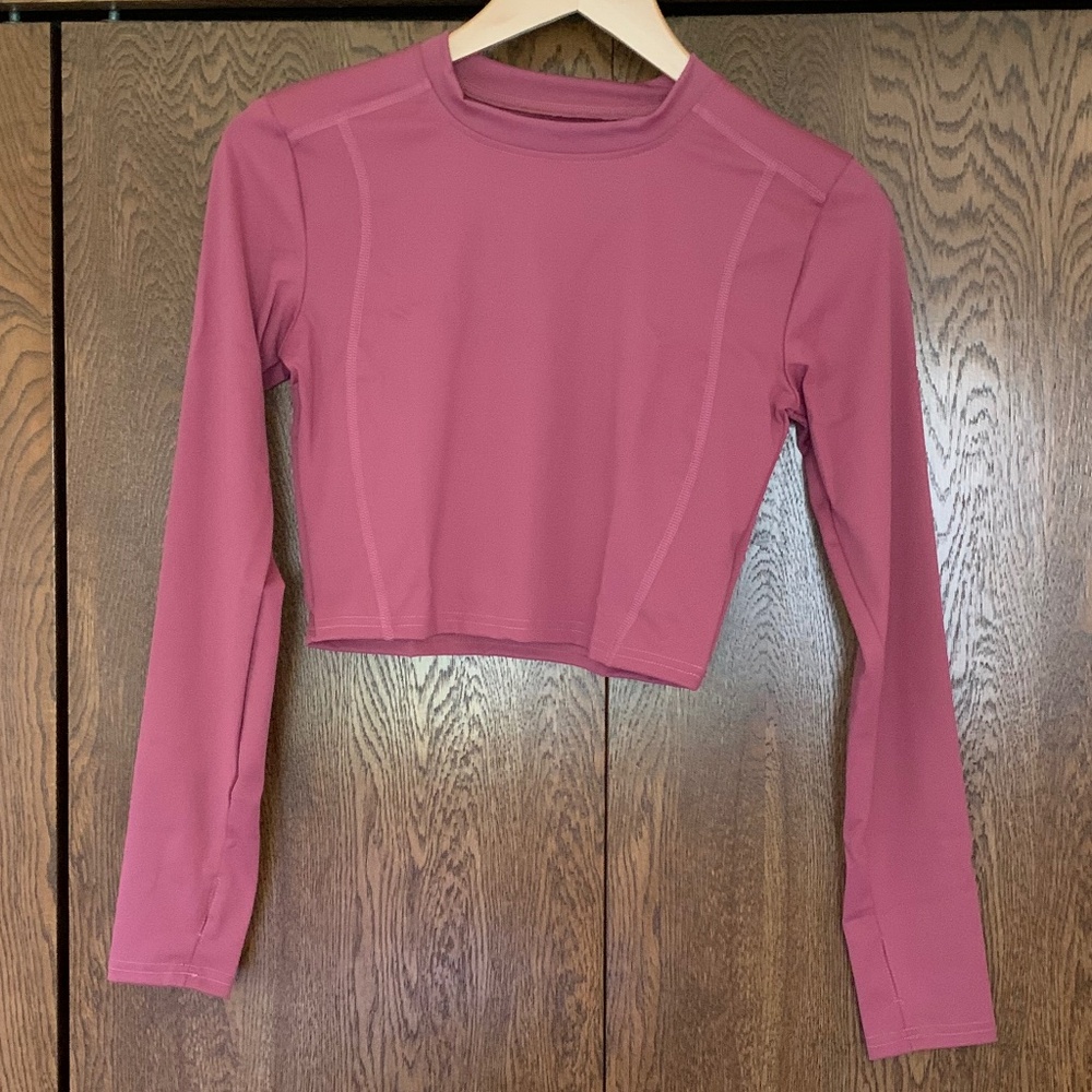 NWT {Gacaky} Long Sleeved Crop Top